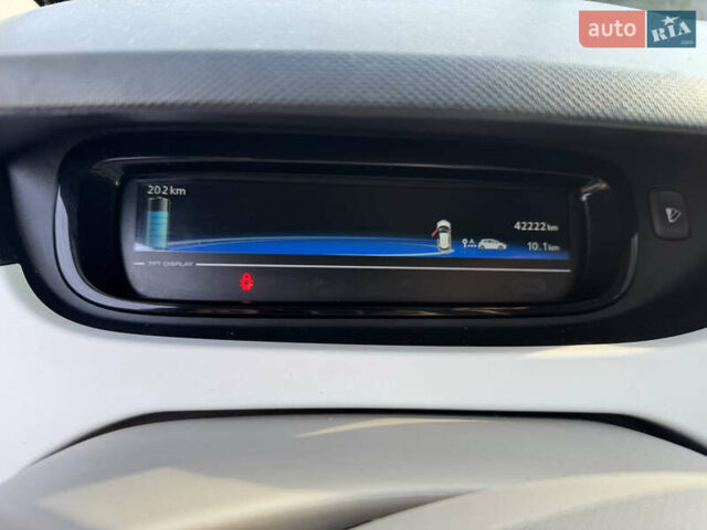 Білий Рено Зое, об'ємом двигуна 0 л та пробігом 47 тис. км за 8700 $, фото 8 на Automoto.ua