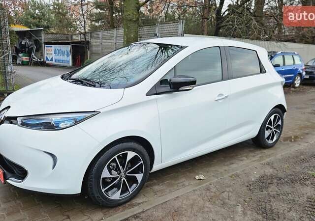 Белый Рено Зое, объемом двигателя 0 л и пробегом 71 тыс. км за 9550 $, фото 7 на Automoto.ua