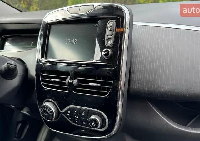 Белый Рено Зое, объемом двигателя 0 л и пробегом 157 тыс. км за 8700 $, фото 18 на Automoto.ua