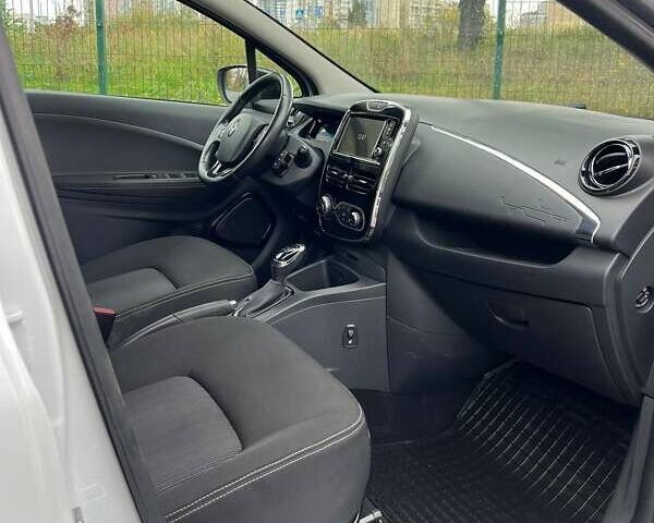 Белый Рено Зое, объемом двигателя 0 л и пробегом 109 тыс. км за 9499 $, фото 23 на Automoto.ua