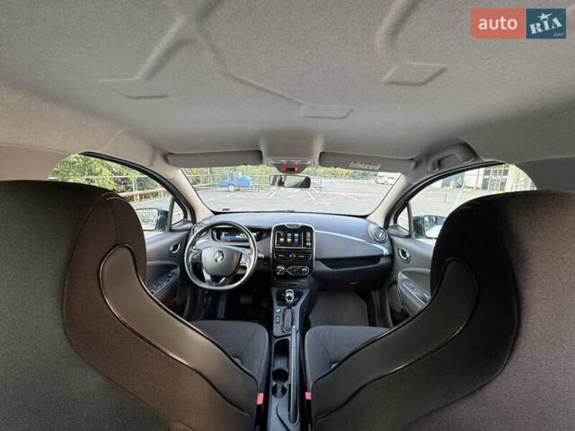 Белый Рено Зое, объемом двигателя 0 л и пробегом 70 тыс. км за 8900 $, фото 25 на Automoto.ua