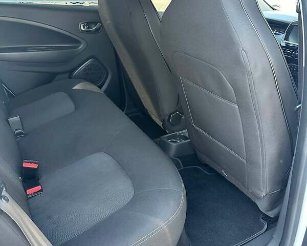 Білий Рено Зое, об'ємом двигуна 0 л та пробігом 41 тис. км за 11500 $, фото 20 на Automoto.ua