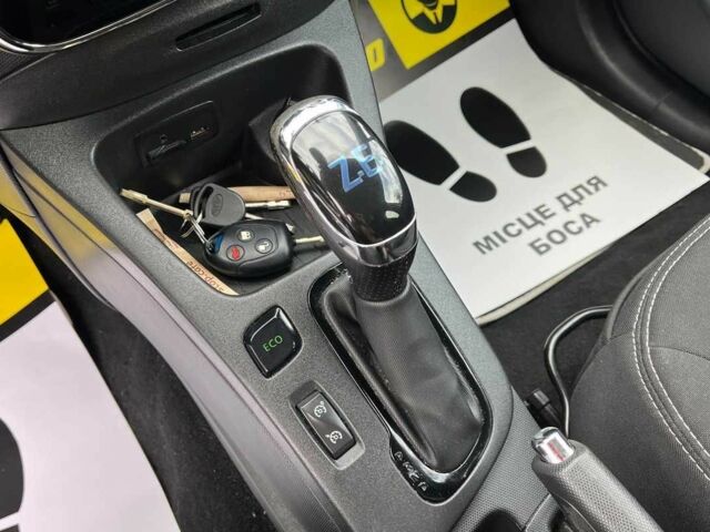 Белый Рено Зое, объемом двигателя 0 л и пробегом 140 тыс. км за 9300 $, фото 11 на Automoto.ua