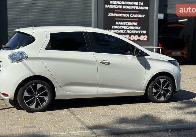 Белый Рено Зое, объемом двигателя 0 л и пробегом 125 тыс. км за 9900 $, фото 4 на Automoto.ua