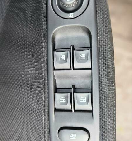 Белый Рено Зое, объемом двигателя 0 л и пробегом 71 тыс. км за 9550 $, фото 55 на Automoto.ua