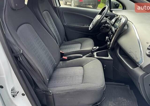 Белый Рено Зое, объемом двигателя 0 л и пробегом 157 тыс. км за 8700 $, фото 22 на Automoto.ua