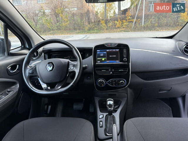 Белый Рено Зое, объемом двигателя 0 л и пробегом 44 тыс. км за 9999 $, фото 11 на Automoto.ua