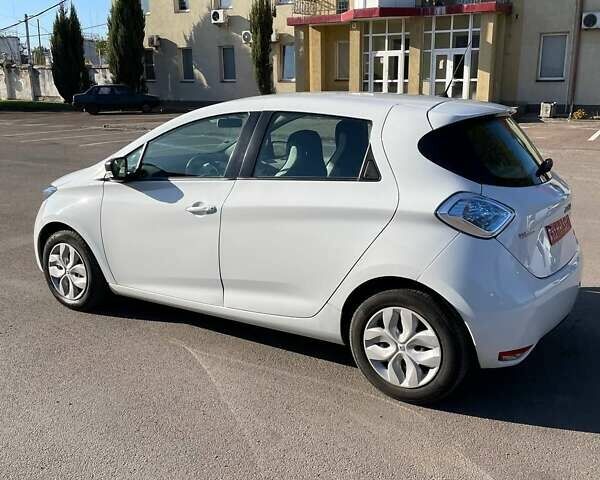 Белый Рено Зое, объемом двигателя 0 л и пробегом 160 тыс. км за 8200 $, фото 7 на Automoto.ua