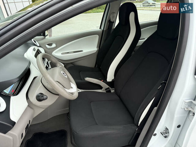 Белый Рено Зое, объемом двигателя 0 л и пробегом 127 тыс. км за 9200 $, фото 34 на Automoto.ua
