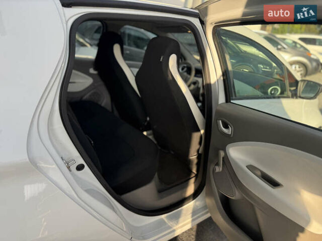 Білий Рено Зое, об'ємом двигуна 0 л та пробігом 87 тис. км за 8500 $, фото 24 на Automoto.ua