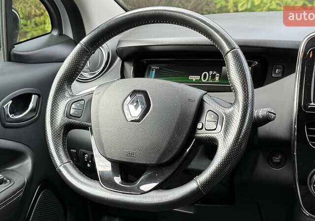 Белый Рено Зое, объемом двигателя 0 л и пробегом 157 тыс. км за 8700 $, фото 28 на Automoto.ua