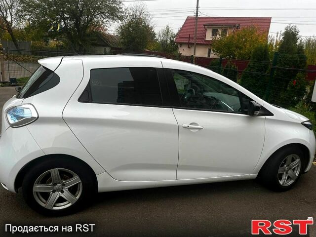Белый Рено Зое, объемом двигателя 0 л и пробегом 102 тыс. км за 8500 $, фото 1 на Automoto.ua