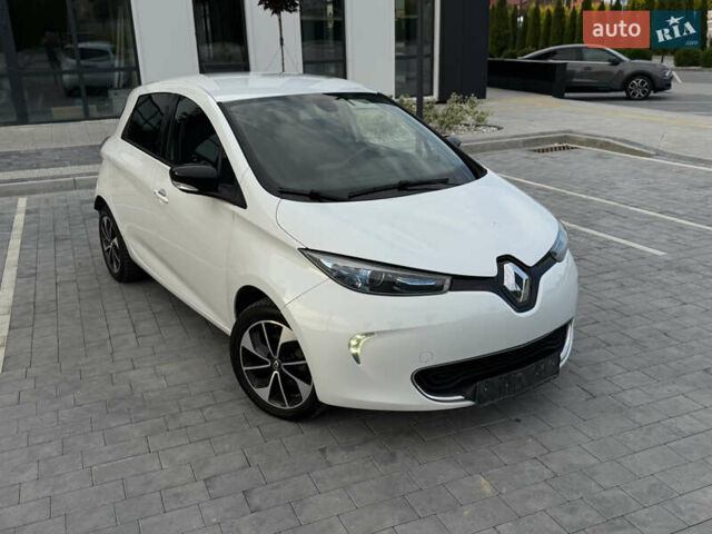 Белый Рено Зое, объемом двигателя 0 л и пробегом 73 тыс. км за 9650 $, фото 5 на Automoto.ua