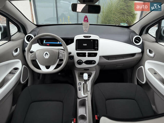Белый Рено Зое, объемом двигателя 0 л и пробегом 127 тыс. км за 9200 $, фото 35 на Automoto.ua