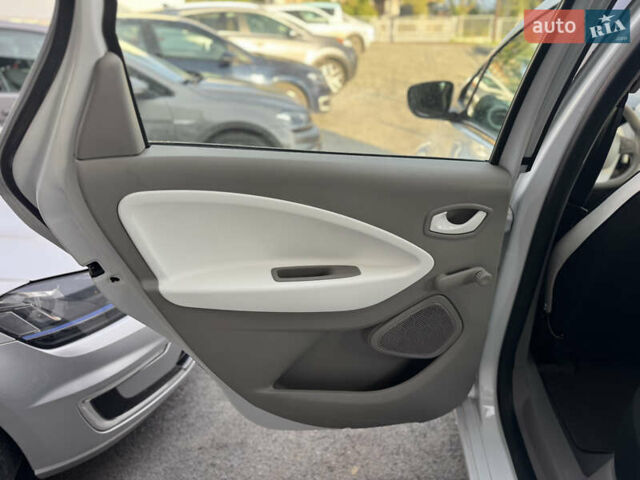 Білий Рено Зое, об'ємом двигуна 0 л та пробігом 87 тис. км за 8500 $, фото 18 на Automoto.ua