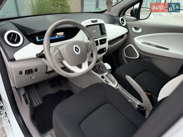 Белый Рено Зое, объемом двигателя 0 л и пробегом 127 тыс. км за 9200 $, фото 32 на Automoto.ua