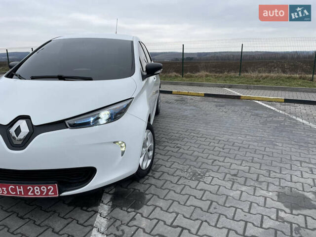 Белый Рено Зое, объемом двигателя 0 л и пробегом 98 тыс. км за 9300 $, фото 4 на Automoto.ua