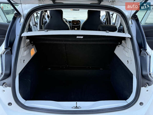 Белый Рено Зое, объемом двигателя 0 л и пробегом 51 тыс. км за 10800 $, фото 69 на Automoto.ua