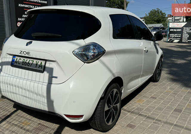 Белый Рено Зое, объемом двигателя 0 л и пробегом 125 тыс. км за 9900 $, фото 6 на Automoto.ua