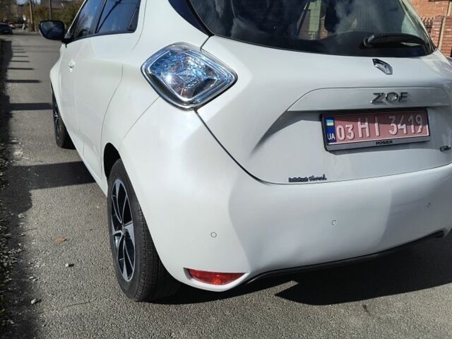 Белый Рено Зое, объемом двигателя 0 л и пробегом 42 тыс. км за 9500 $, фото 6 на Automoto.ua