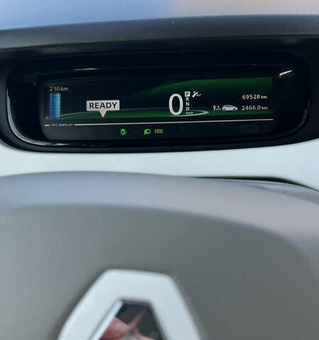 Белый Рено Зое, объемом двигателя 0 л и пробегом 85 тыс. км за 8700 $, фото 25 на Automoto.ua