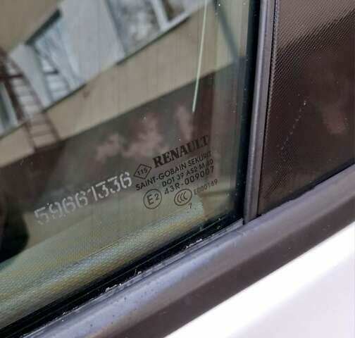 Белый Рено Зое, объемом двигателя 0 л и пробегом 129 тыс. км за 8700 $, фото 54 на Automoto.ua