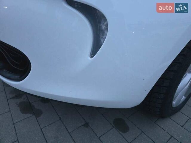 Белый Рено Зое, объемом двигателя 0 л и пробегом 122 тыс. км за 9000 $, фото 11 на Automoto.ua