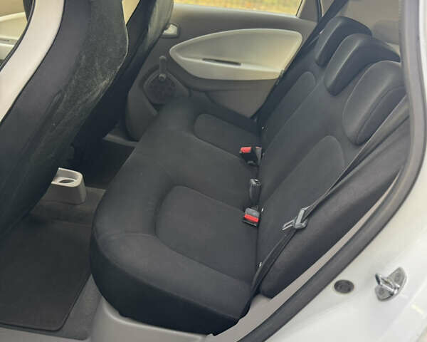 Білий Рено Зое, об'ємом двигуна 0 л та пробігом 87 тис. км за 8500 $, фото 17 на Automoto.ua