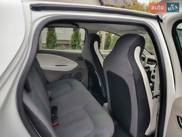Белый Рено Зое, объемом двигателя 0 л и пробегом 90 тыс. км за 8900 $, фото 8 на Automoto.ua
