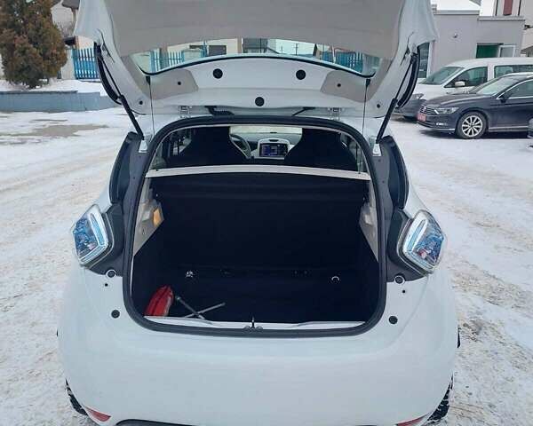 Білий Рено Зое, об'ємом двигуна 0 л та пробігом 94 тис. км за 10300 $, фото 17 на Automoto.ua