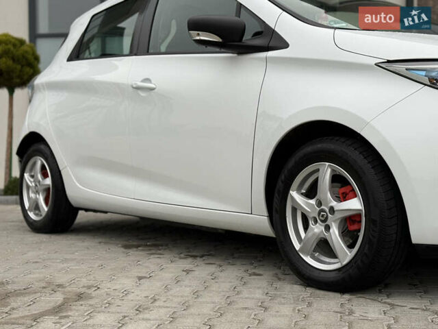 Белый Рено Зое, объемом двигателя 0 л и пробегом 127 тыс. км за 9200 $, фото 25 на Automoto.ua
