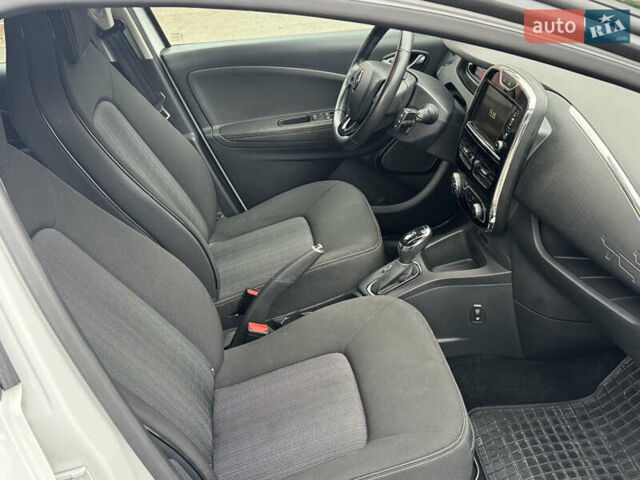 Білий Рено Зое, об'ємом двигуна 0 л та пробігом 91 тис. км за 10600 $, фото 20 на Automoto.ua