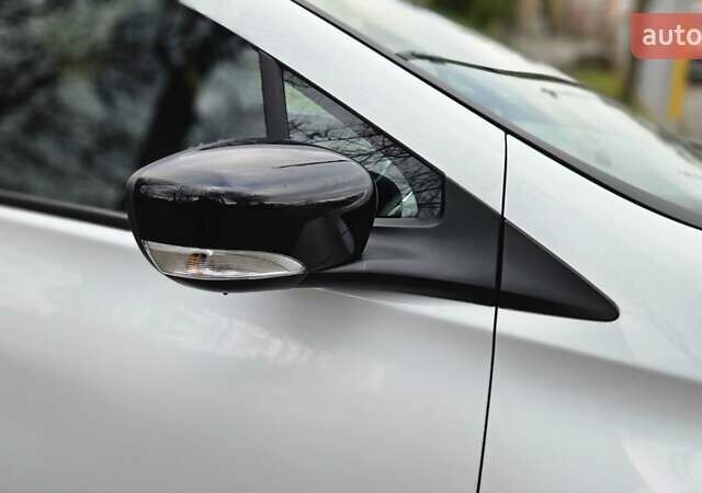 Белый Рено Зое, объемом двигателя 0 л и пробегом 71 тыс. км за 9550 $, фото 13 на Automoto.ua