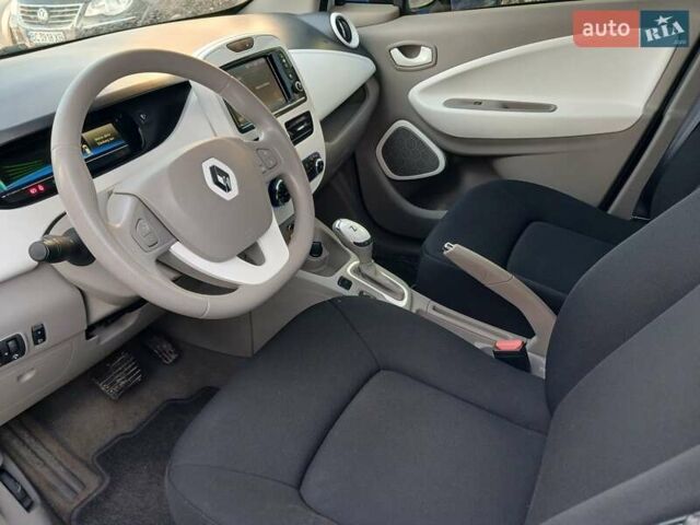 Белый Рено Зое, объемом двигателя 0 л и пробегом 64 тыс. км за 9200 $, фото 30 на Automoto.ua