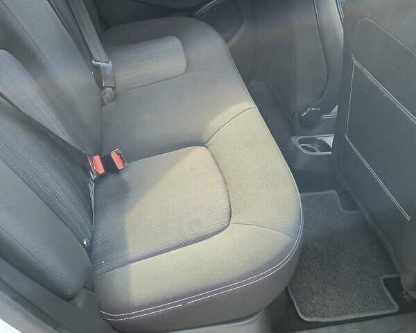 Білий Рено Зое, об'ємом двигуна 0 л та пробігом 42 тис. км за 9500 $, фото 14 на Automoto.ua