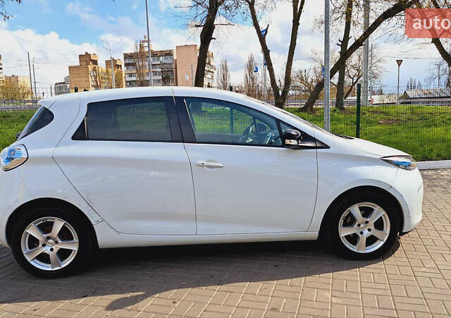 Білий Рено Зое, об'ємом двигуна 0 л та пробігом 36 тис. км за 9499 $, фото 4 на Automoto.ua
