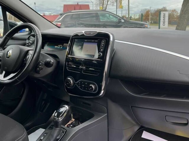 Белый Рено Зое, объемом двигателя 0 л и пробегом 140 тыс. км за 9300 $, фото 16 на Automoto.ua