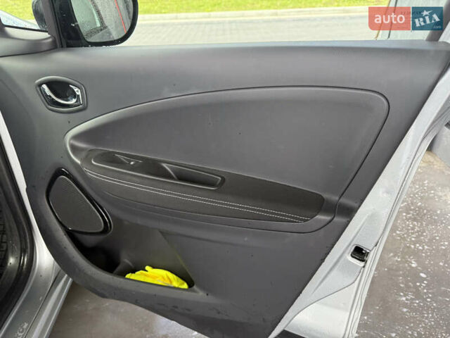 Білий Рено Зое, об'ємом двигуна 0 л та пробігом 57 тис. км за 9499 $, фото 60 на Automoto.ua
