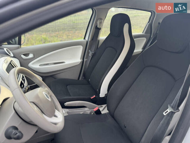 Білий Рено Зое, об'ємом двигуна 0 л та пробігом 87 тис. км за 8500 $, фото 12 на Automoto.ua