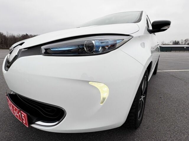 Белый Рено Зое, объемом двигателя 0 л и пробегом 37 тыс. км за 9600 $, фото 20 на Automoto.ua