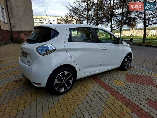 Белый Рено Зое, объемом двигателя 0 л и пробегом 129 тыс. км за 8700 $, фото 9 на Automoto.ua