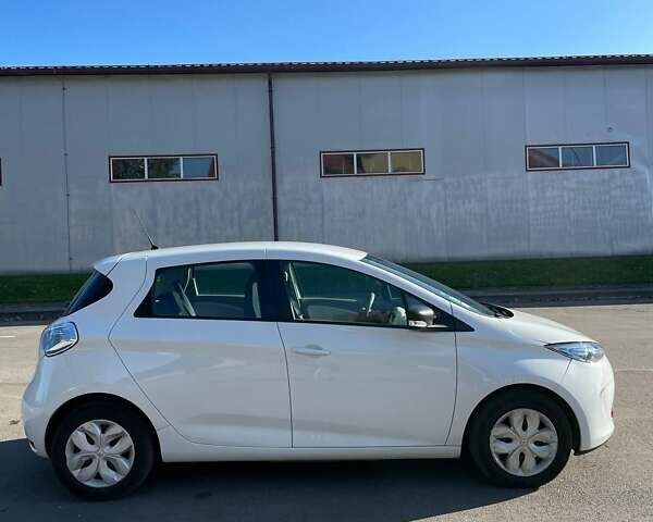 Белый Рено Зое, объемом двигателя 0 л и пробегом 160 тыс. км за 8200 $, фото 22 на Automoto.ua