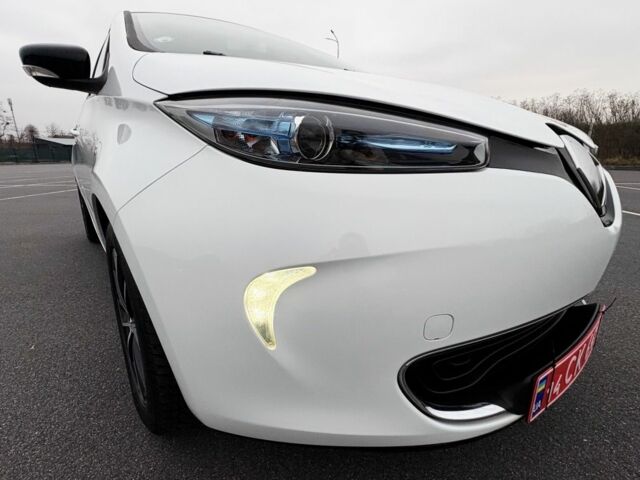 Белый Рено Зое, объемом двигателя 0 л и пробегом 37 тыс. км за 9600 $, фото 19 на Automoto.ua