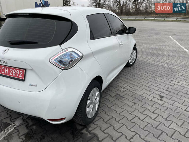 Белый Рено Зое, объемом двигателя 0 л и пробегом 98 тыс. км за 9300 $, фото 5 на Automoto.ua