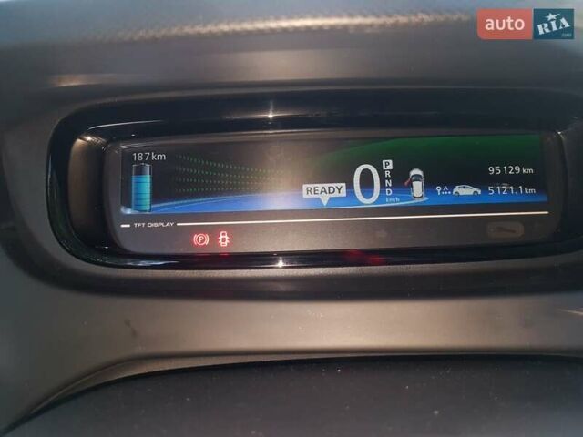 Белый Рено Зое, объемом двигателя 0 л и пробегом 95 тыс. км за 11000 $, фото 32 на Automoto.ua
