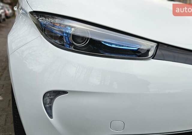 Белый Рено Зое, объемом двигателя 0 л и пробегом 71 тыс. км за 9550 $, фото 11 на Automoto.ua