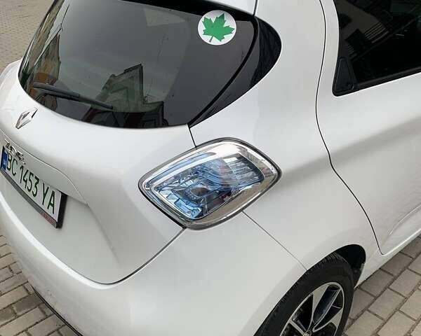 Белый Рено Зое, объемом двигателя 0 л и пробегом 32 тыс. км за 11500 $, фото 11 на Automoto.ua