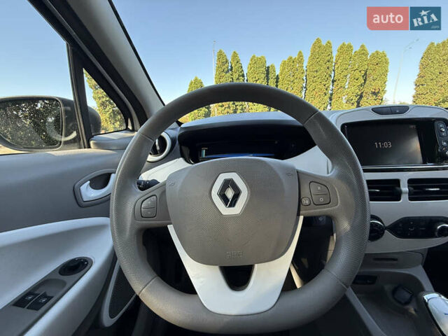 Белый Рено Зое, объемом двигателя 0 л и пробегом 57 тыс. км за 9500 $, фото 10 на Automoto.ua