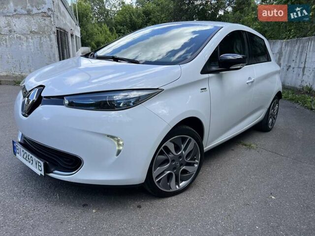 Белый Рено Зое, объемом двигателя 0 л и пробегом 120 тыс. км за 10500 $, фото 5 на Automoto.ua