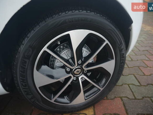 Білий Рено Зое, об'ємом двигуна 0 л та пробігом 37 тис. км за 10777 $, фото 71 на Automoto.ua